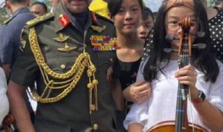 你知道文莱国王与吴尊的关系吗 吴尊女儿给国王演奏